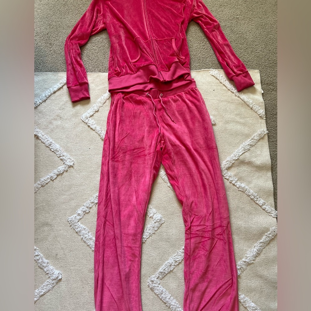 Sweatsuit! - Picture 1 of 6